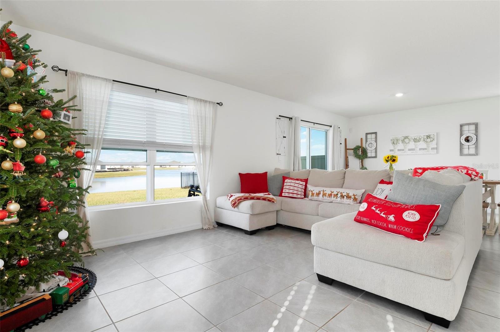 Image 5 of 46 For 10215 Charlotte Drive