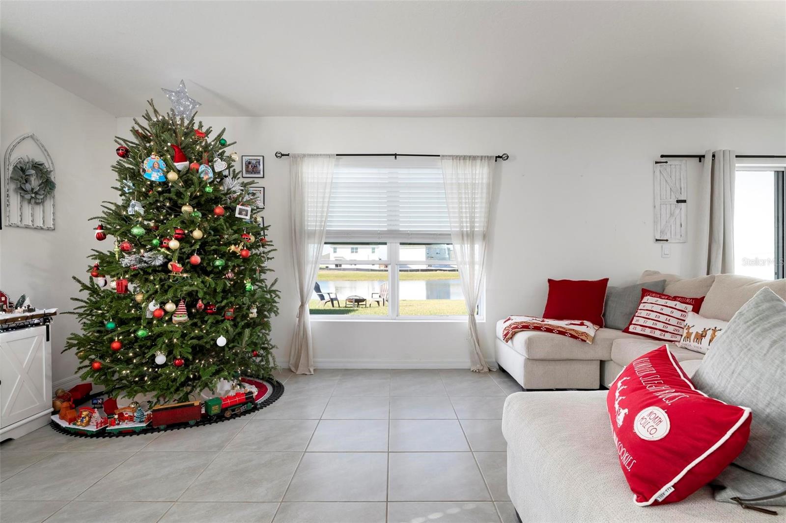 Image 6 of 46 For 10215 Charlotte Drive