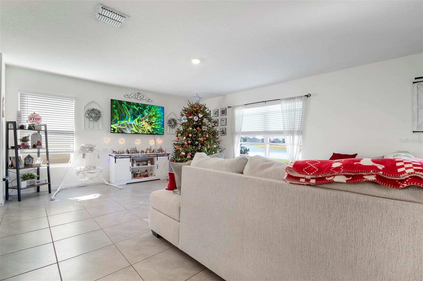 Image 7 of 46 For 10215 Charlotte Drive