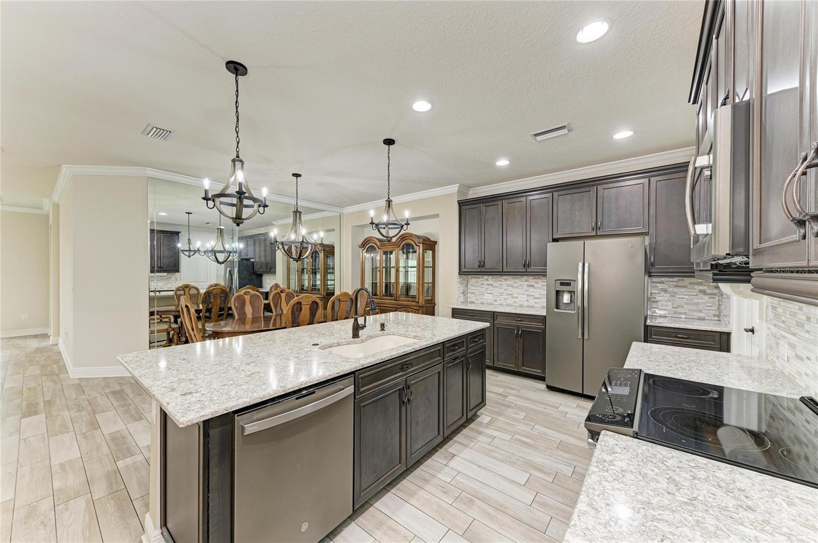 Image 10 of 47 For 5941 Amberly Drive