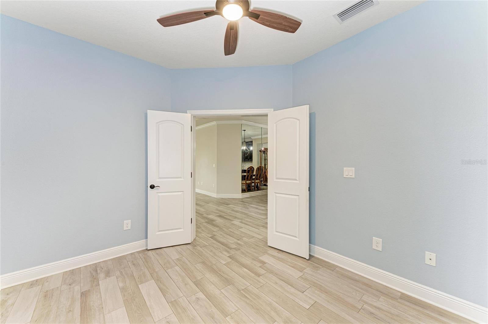 Image 19 of 47 For 5941 Amberly Drive