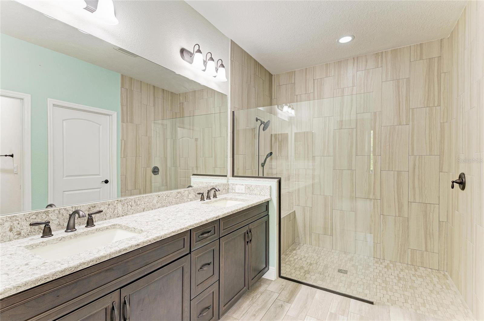 Image 24 of 47 For 5941 Amberly Drive