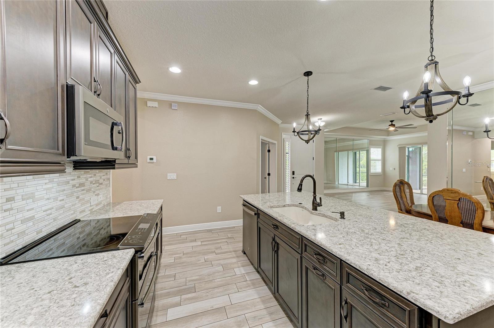 Image 7 of 47 For 5941 Amberly Drive