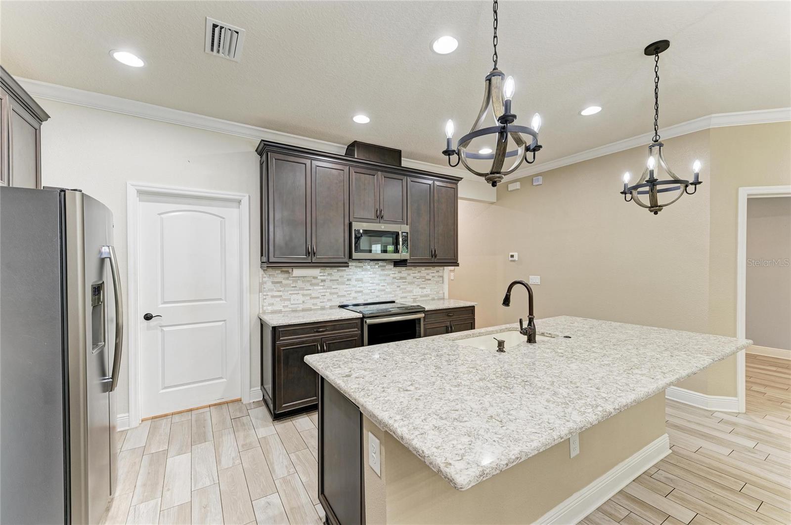 Image 8 of 47 For 5941 Amberly Drive