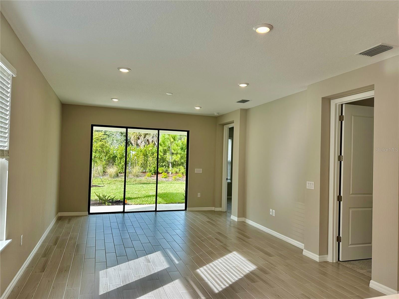 Image 5 of 44 For 15109 Shady Palms Lane