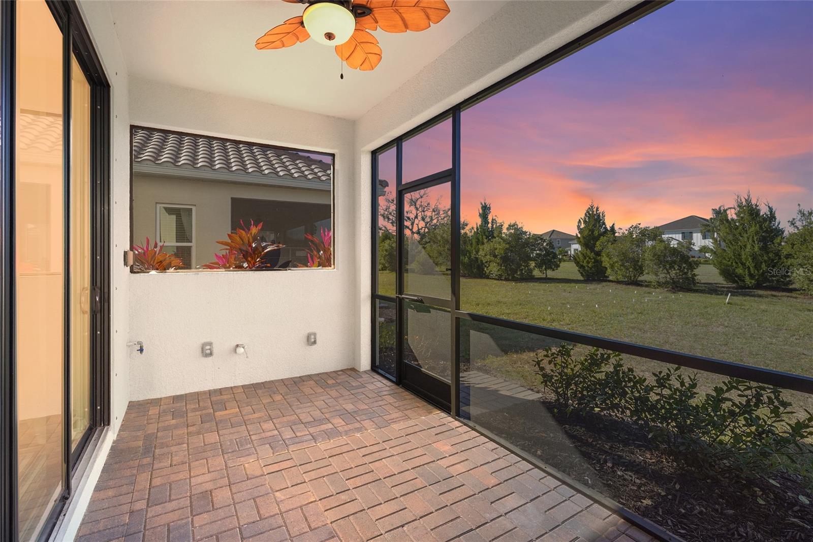 Image 15 of 93 For 8526 Frangipani Terrace