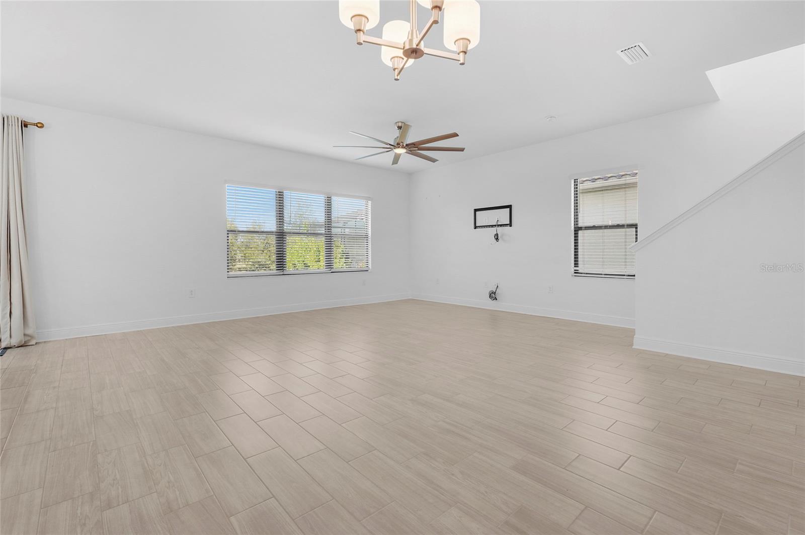 Image 33 of 93 For 8526 Frangipani Terrace