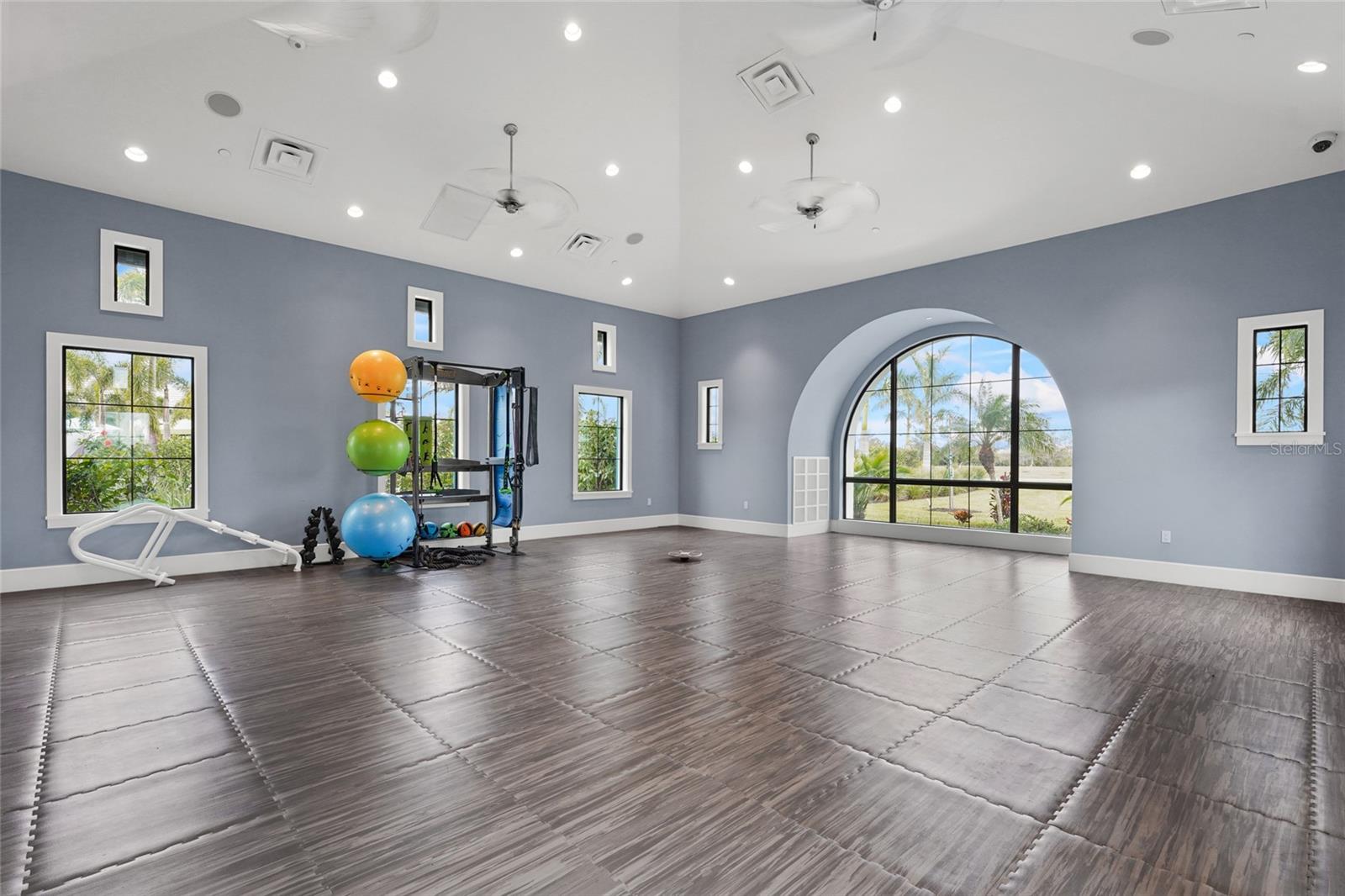 Image 87 of 93 For 8526 Frangipani Terrace