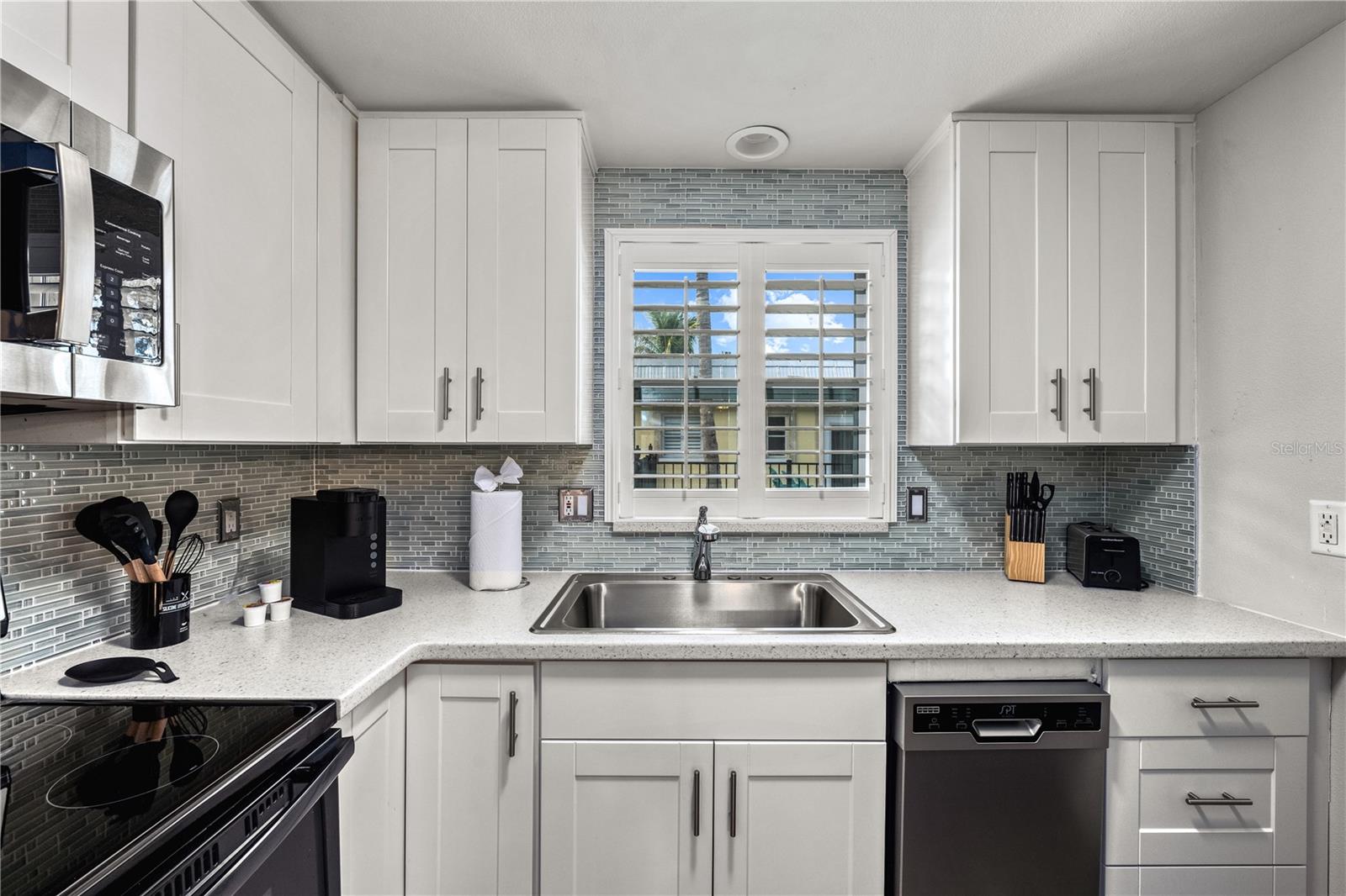 Image 10 of 65 For 1123 Crescent Street 1123-1125