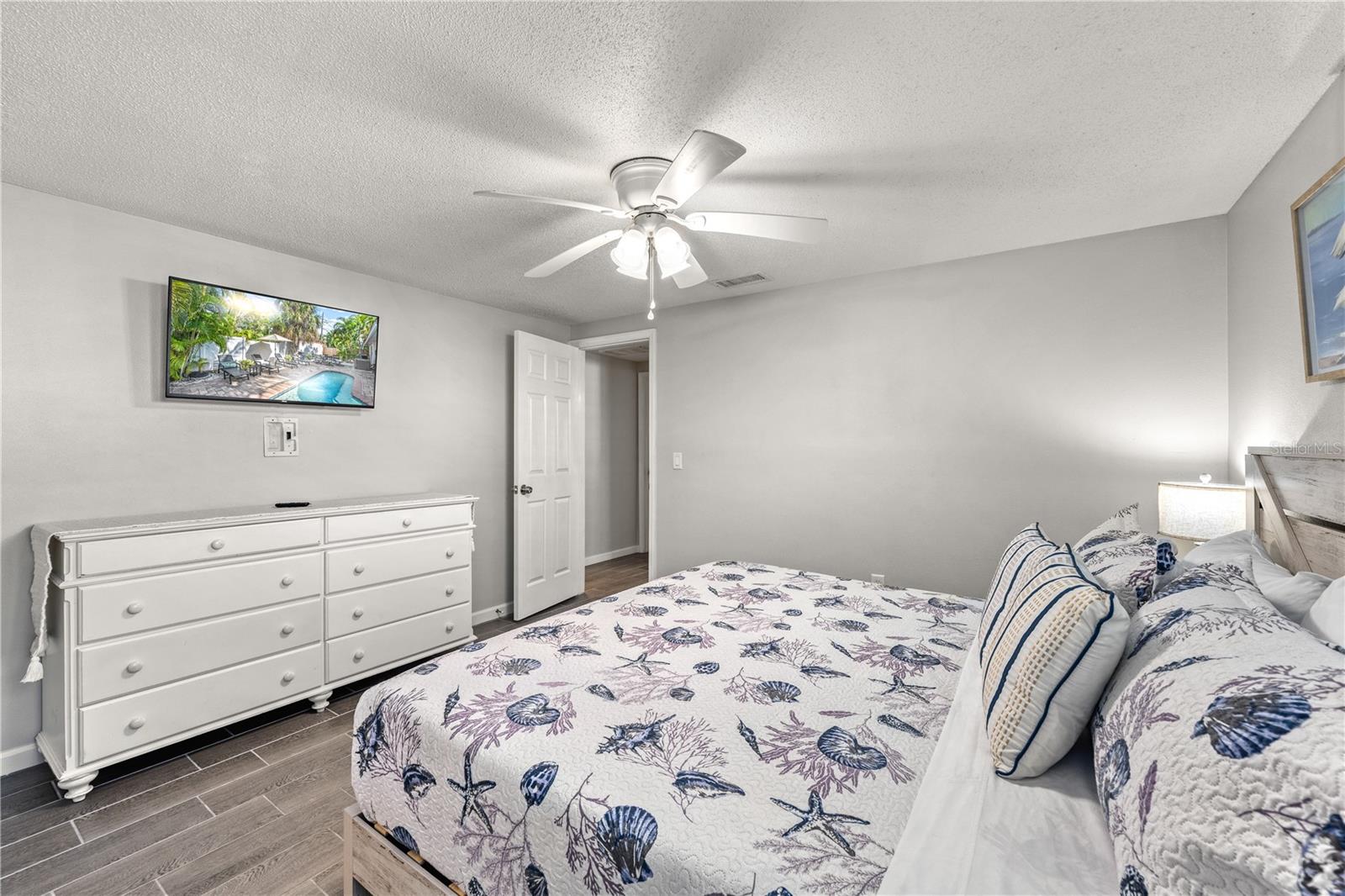 Image 16 of 65 For 1123 Crescent Street 1123-1125