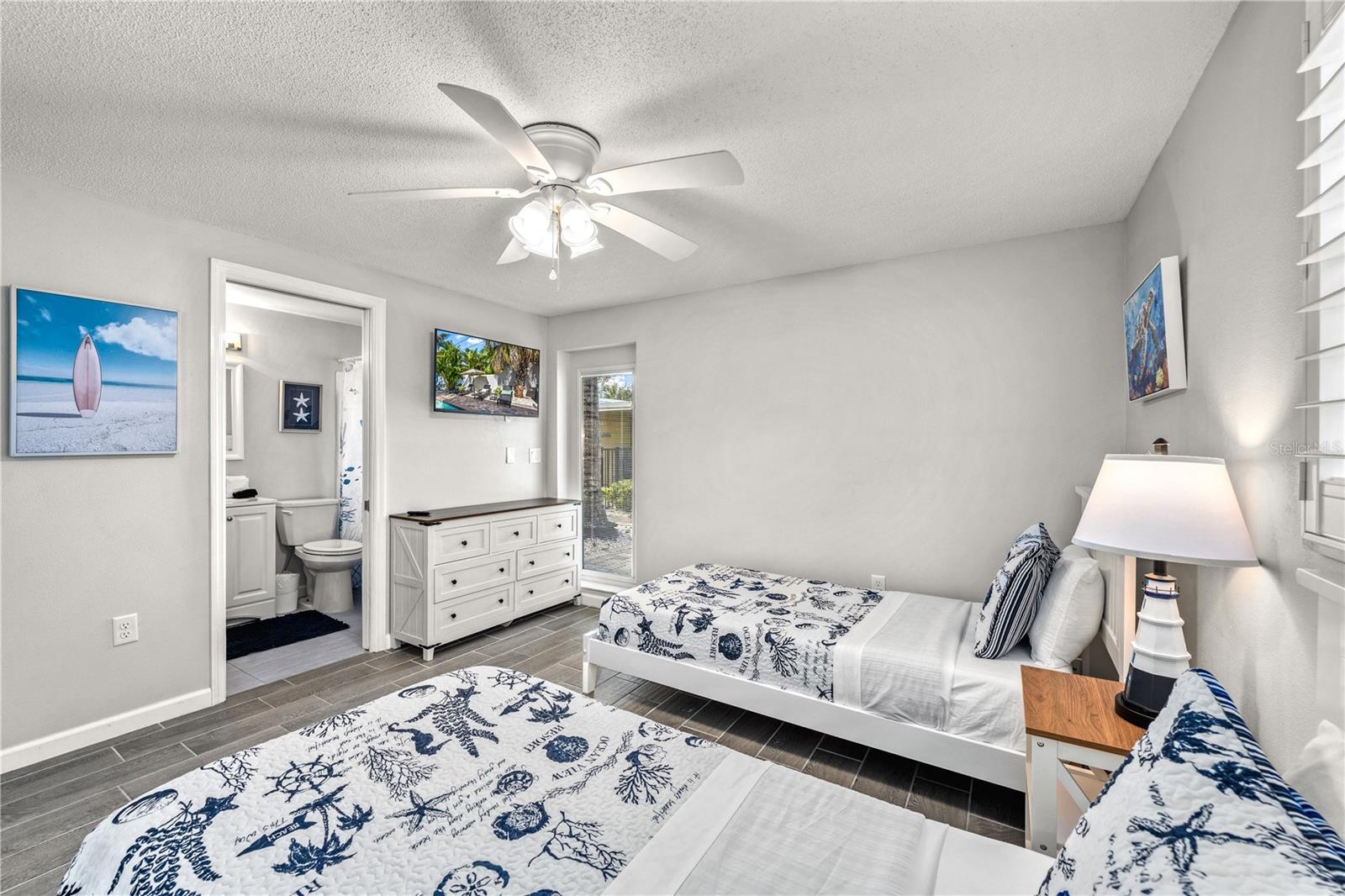 Image 18 of 65 For 1123 Crescent Street 1123-1125