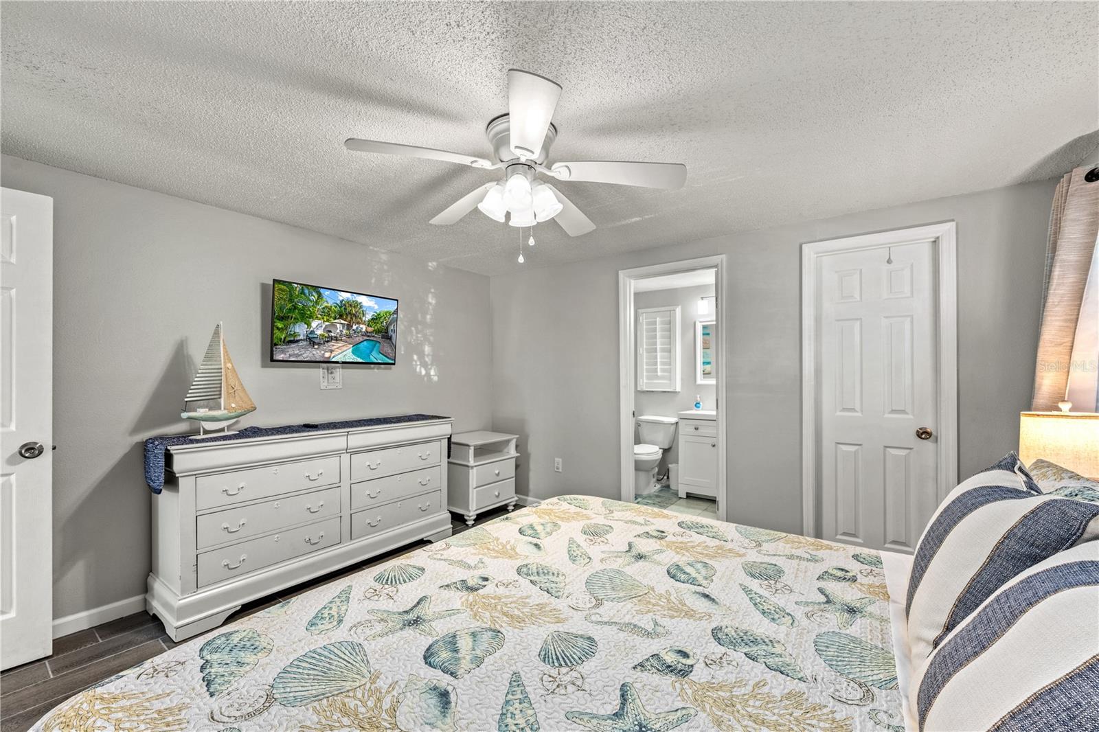 Image 38 of 65 For 1123 Crescent Street 1123-1125