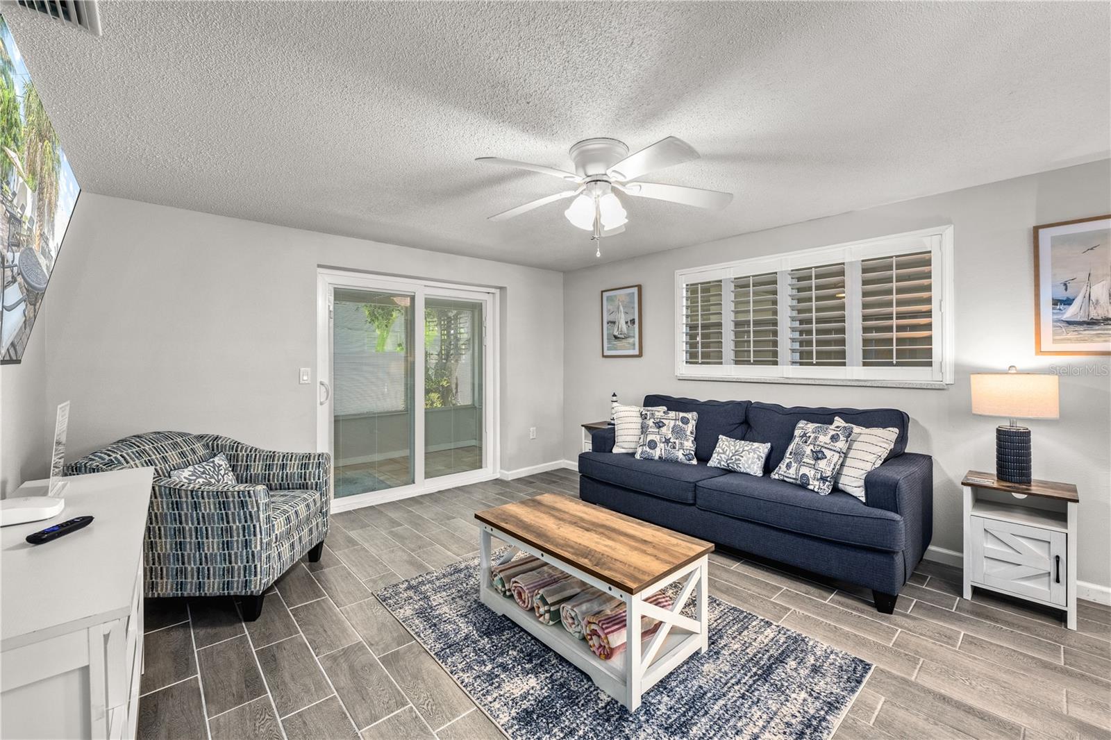 Image 4 of 65 For 1123 Crescent Street 1123-1125