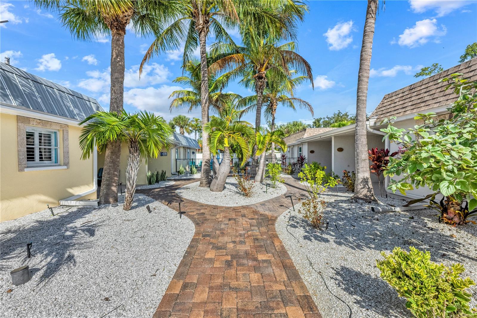 Image 52 of 65 For 1123 Crescent Street 1123-1125