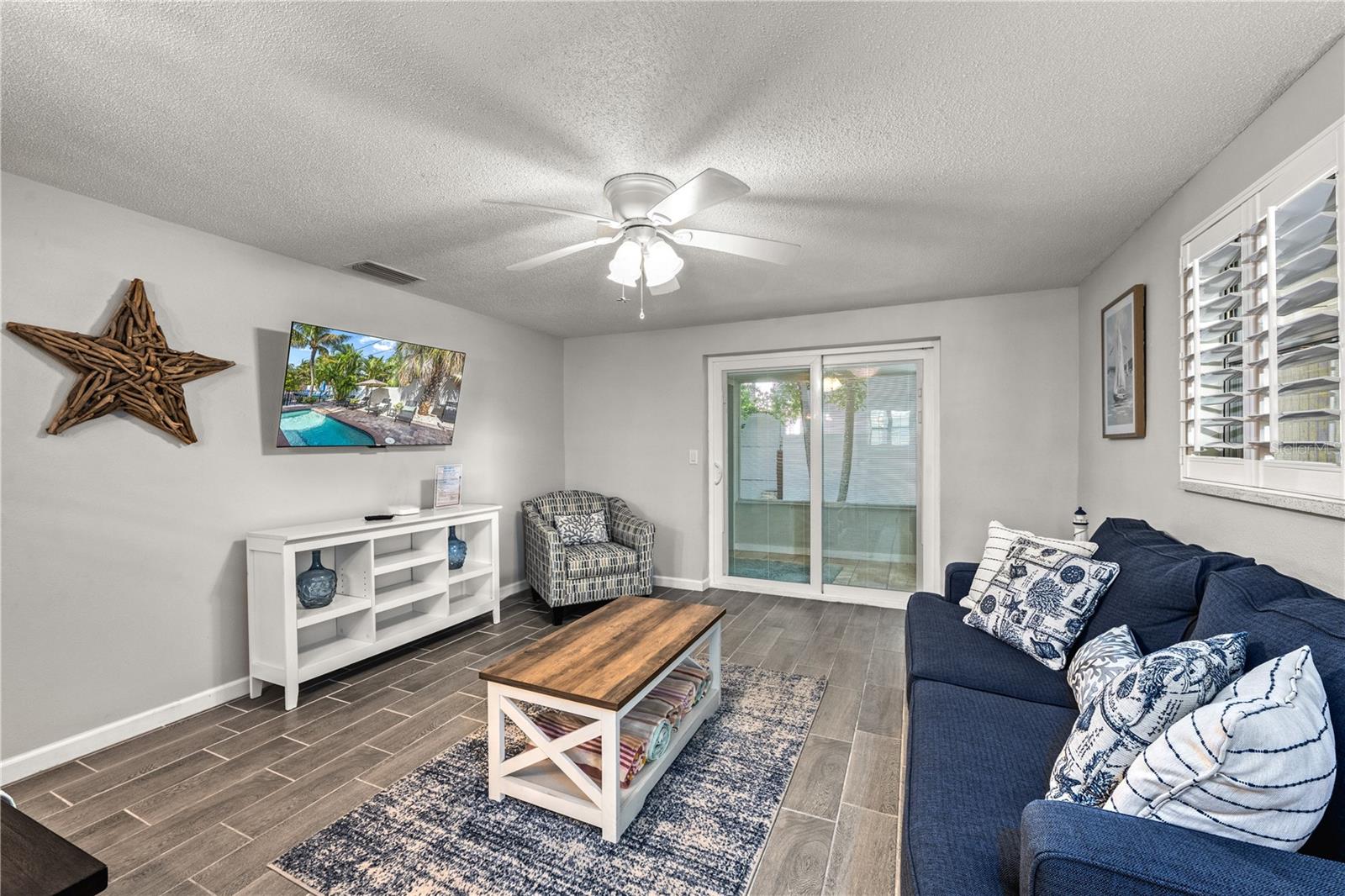 Image 6 of 65 For 1123 Crescent Street 1123-1125