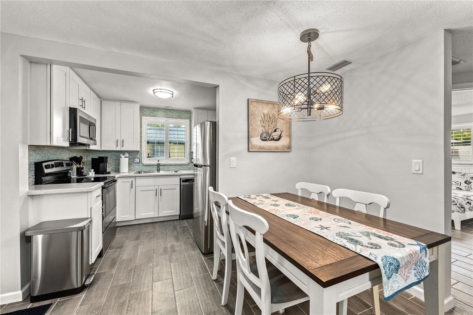 Image 8 of 65 For 1123 Crescent Street 1123-1125