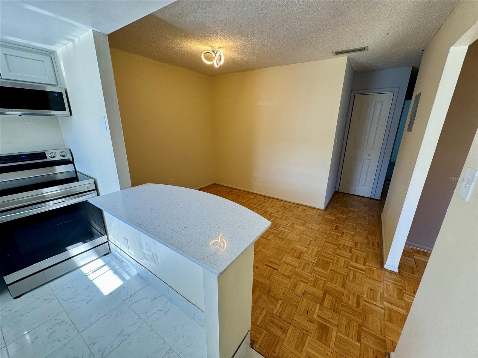 Listing photo id 8 for 1140 84th Avenue N D