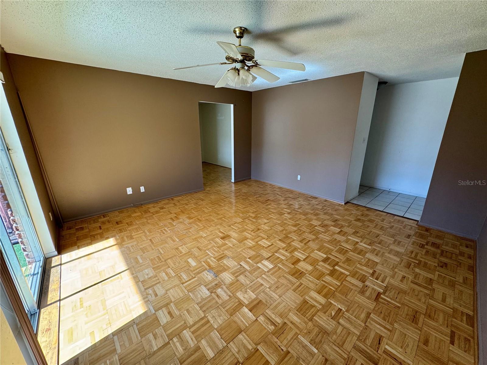 Listing photo id 2 for 1140 84th Avenue N D