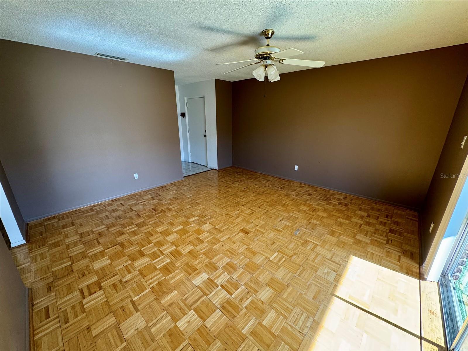 Listing photo id 3 for 1140 84th Avenue N D