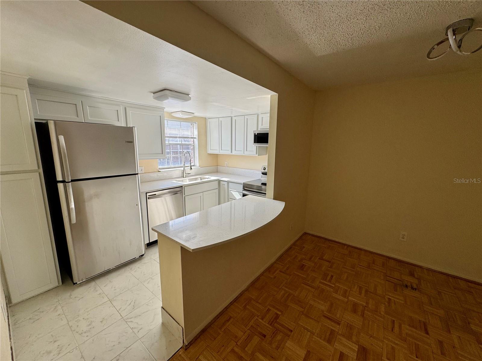 Listing photo id 4 for 1140 84th Avenue N D