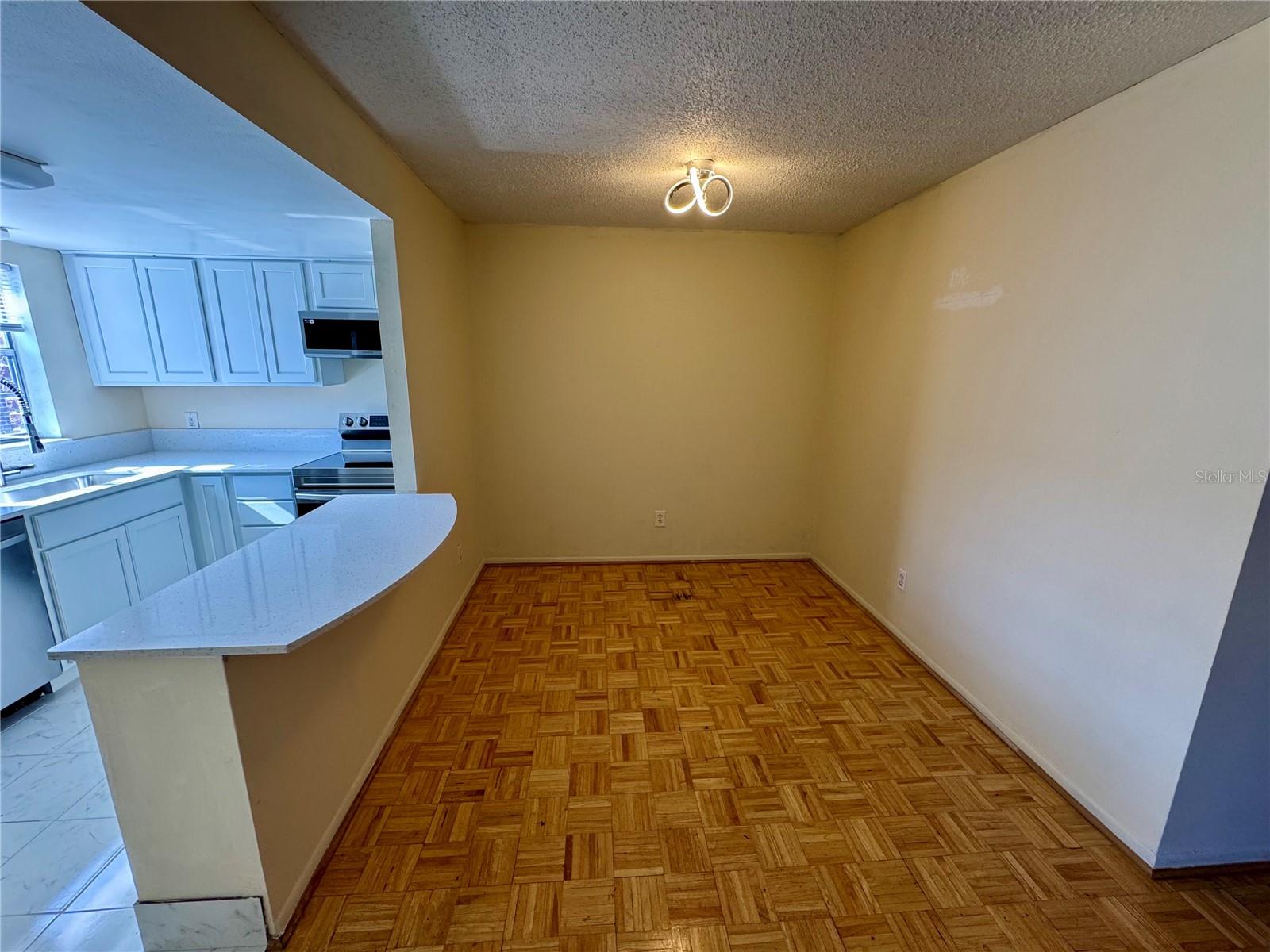 Listing photo id 5 for 1140 84th Avenue N D