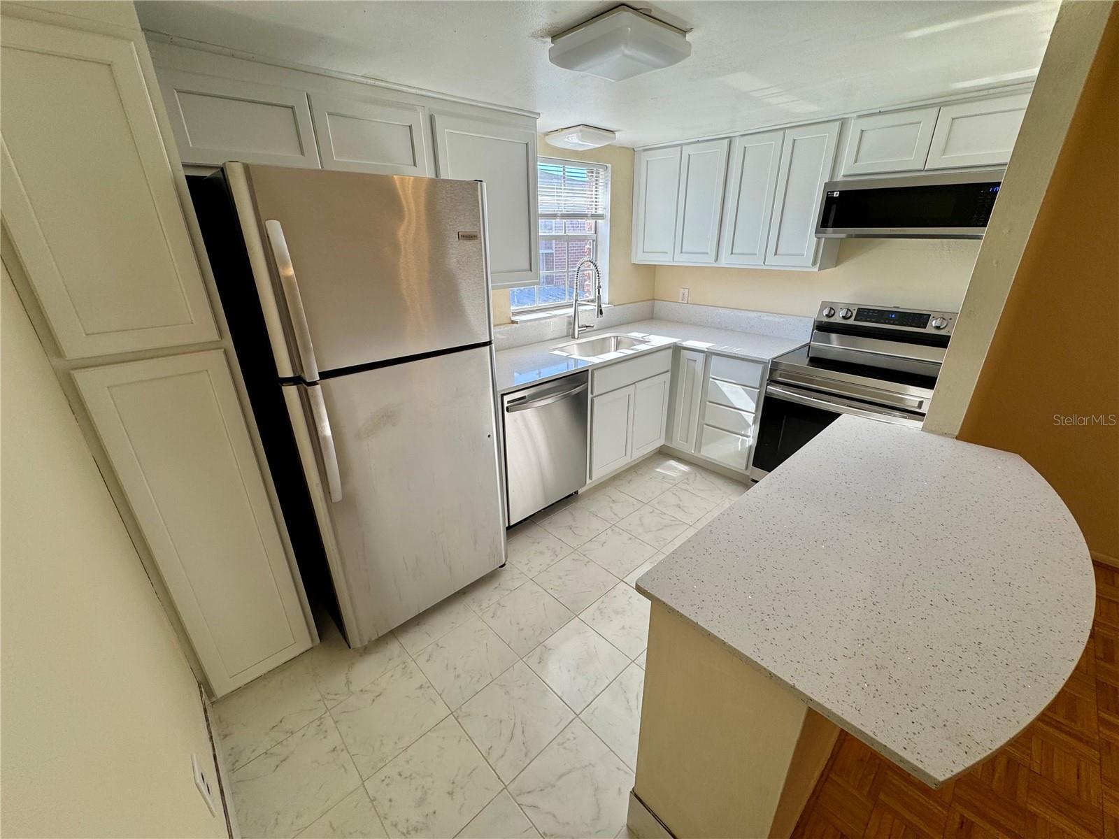 Listing photo id 6 for 1140 84th Avenue N D