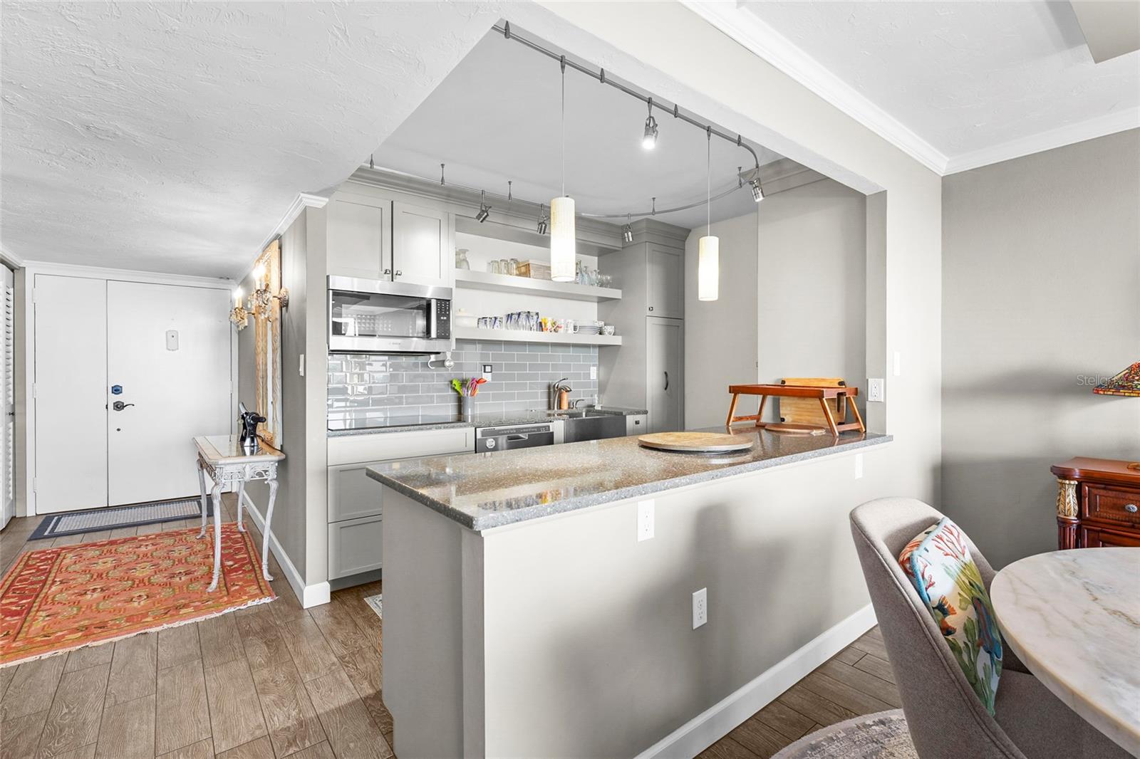 Image 6 of 59 For 707 Gulfstream Avenue 906