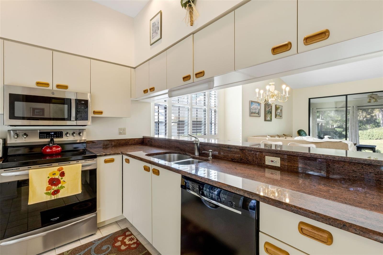 Image 18 of 58 For 5531 Hampstead Heath  44