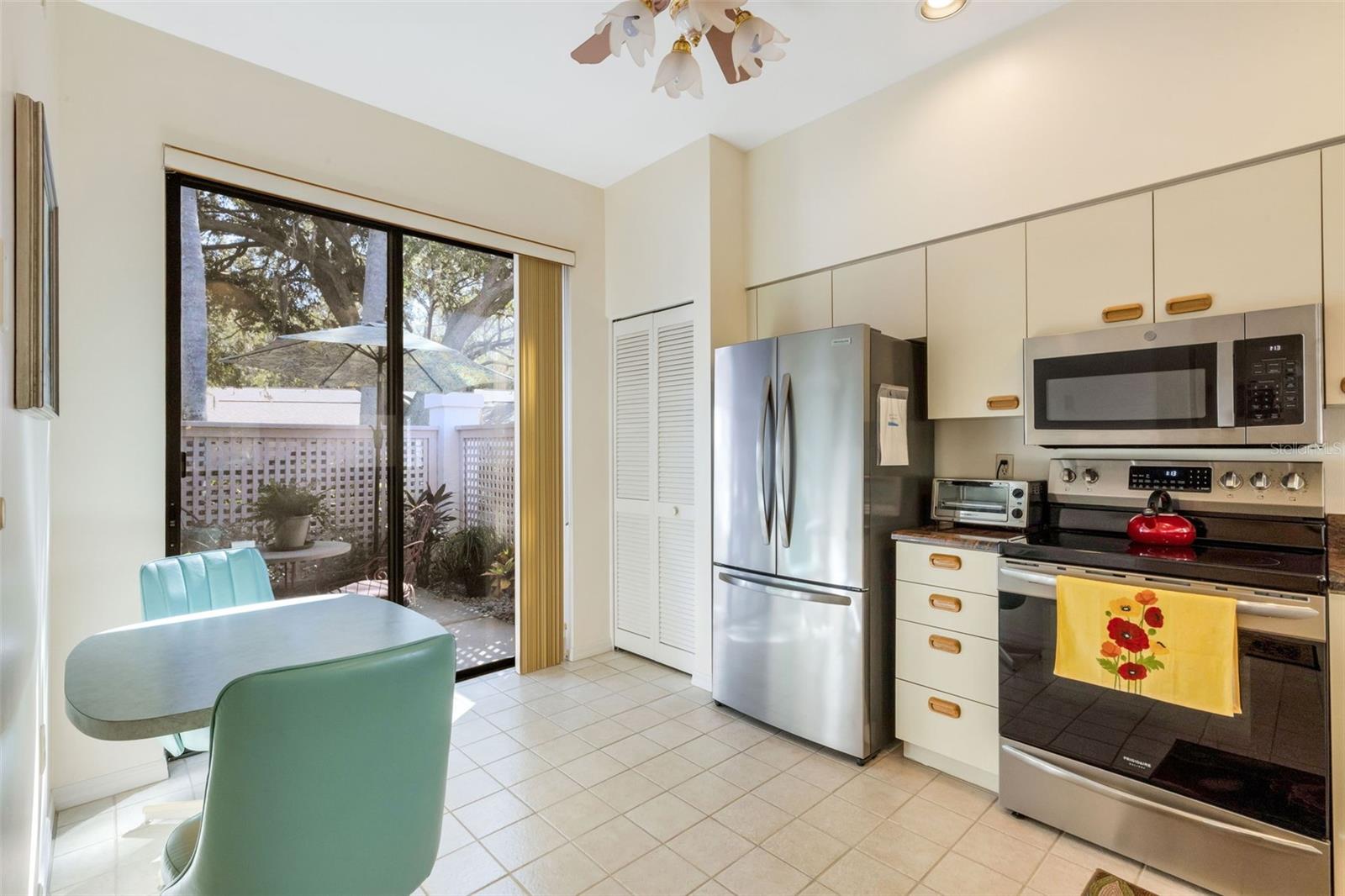 Image 19 of 58 For 5531 Hampstead Heath  44