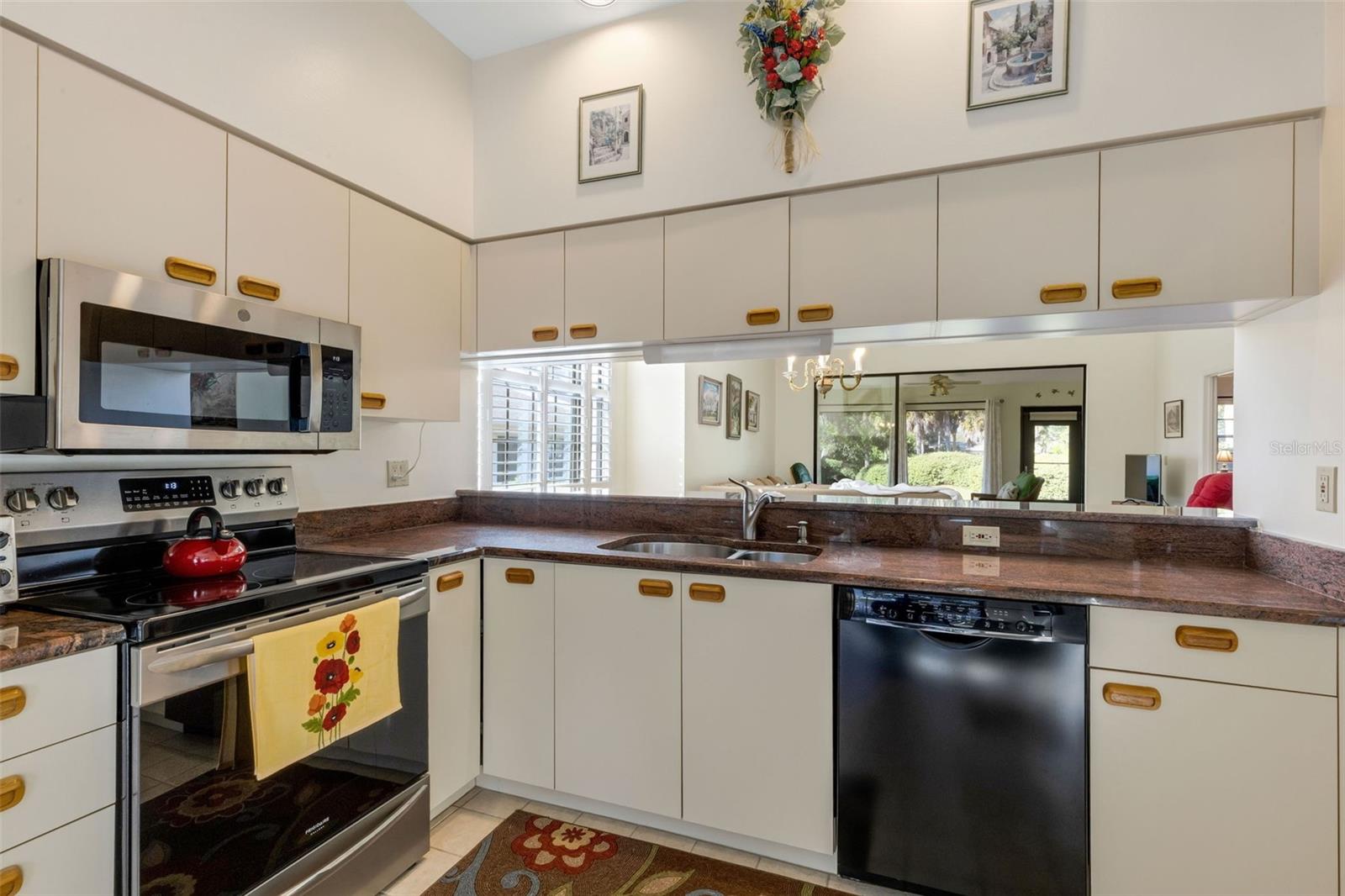 Image 24 of 58 For 5531 Hampstead Heath  44