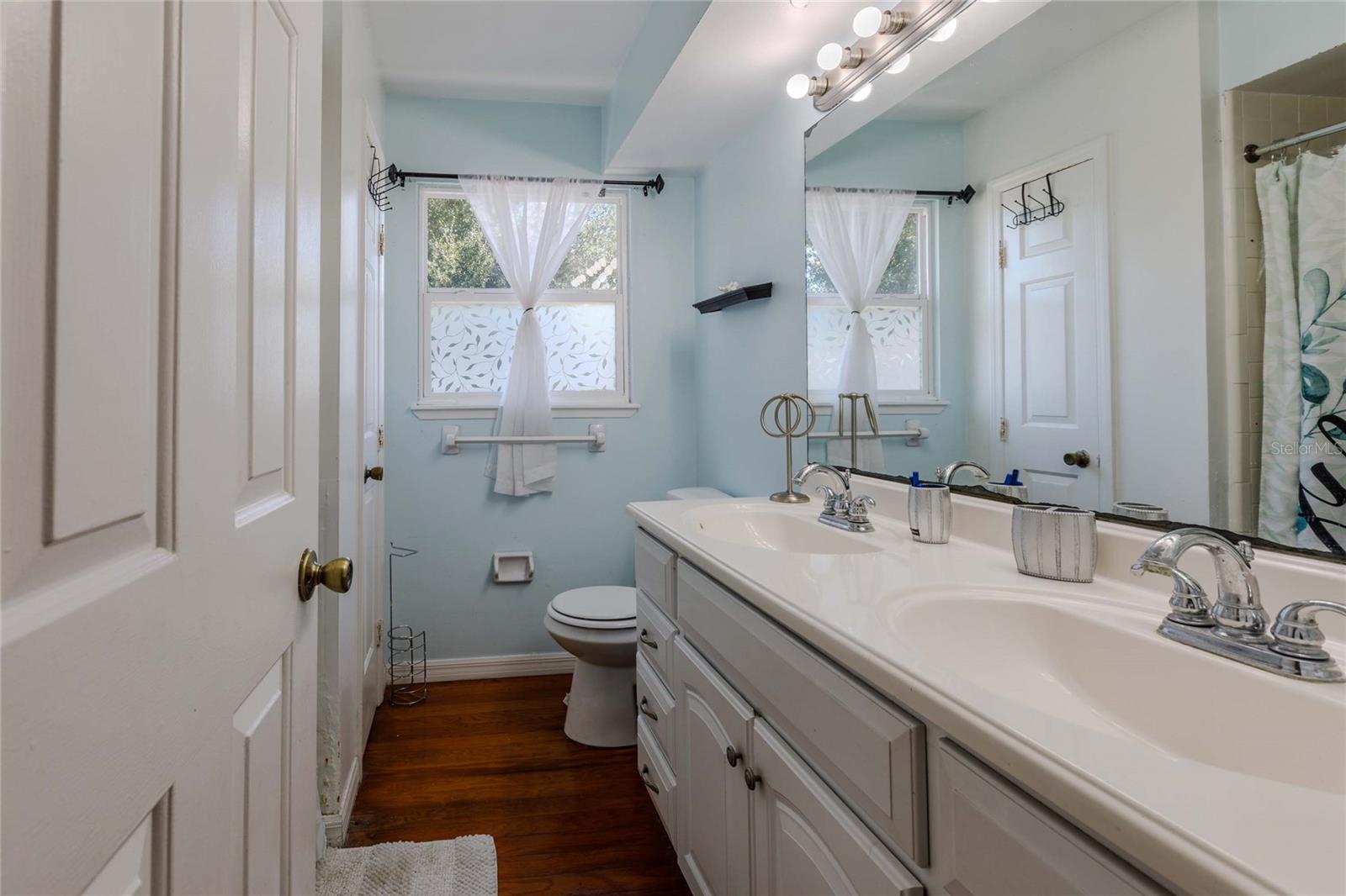 Listing photo id 18 for 1704 Orange Hill Way