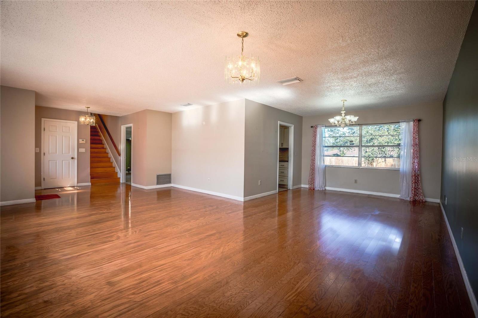 Listing photo id 5 for 1704 Orange Hill Way