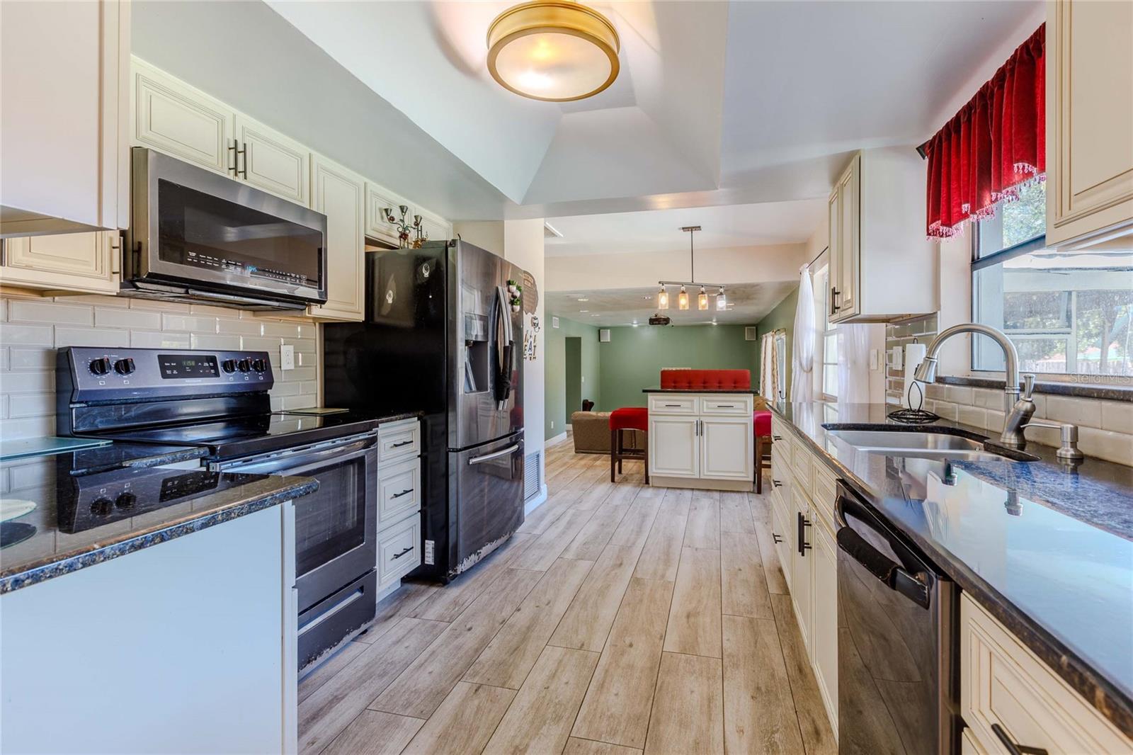 Listing photo id 6 for 1704 Orange Hill Way