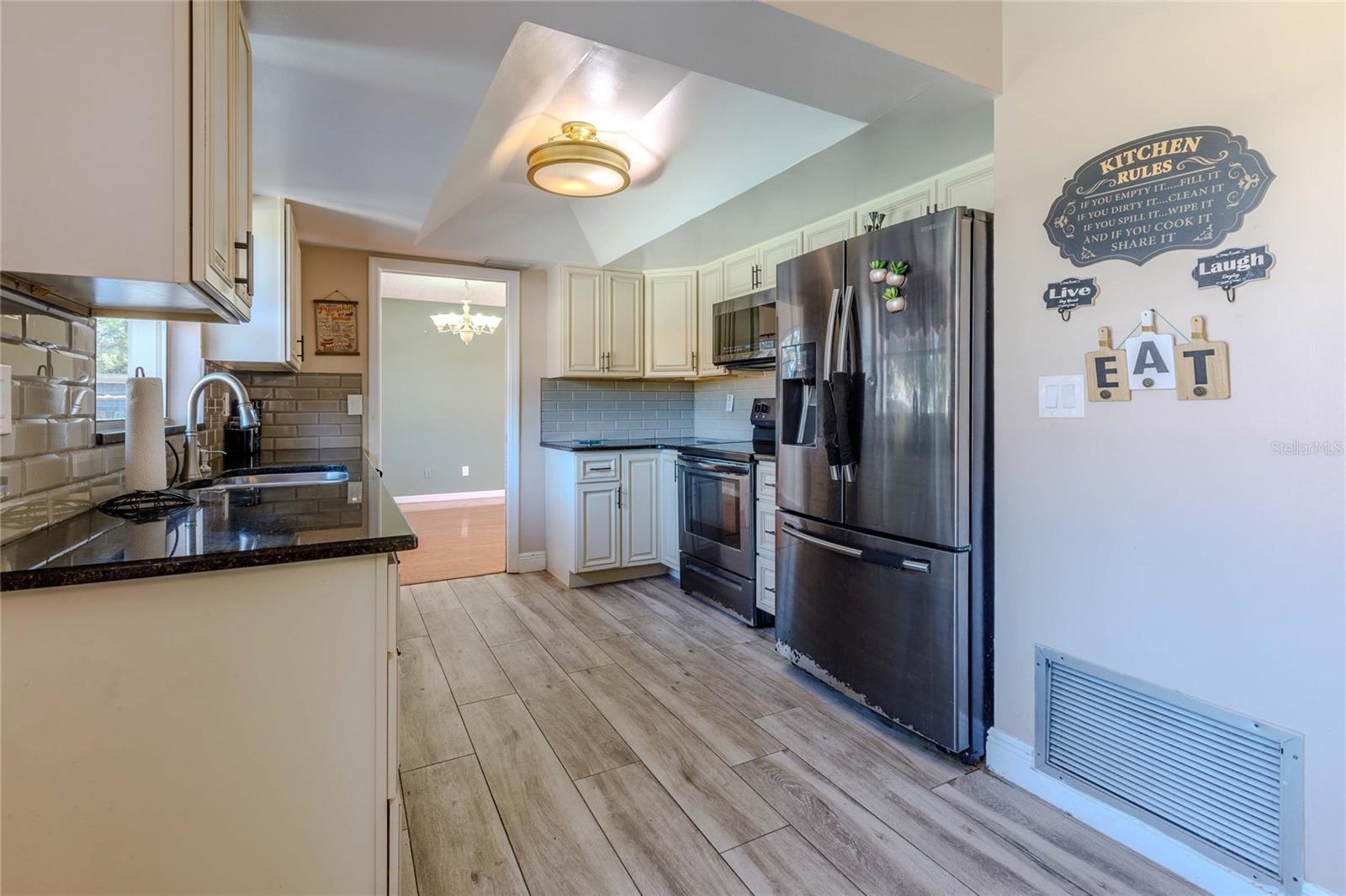 Listing photo id 7 for 1704 Orange Hill Way