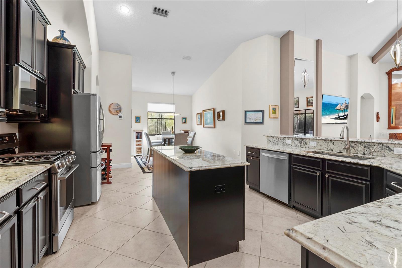 Image 28 of 82 For 609 Rosemary Circle