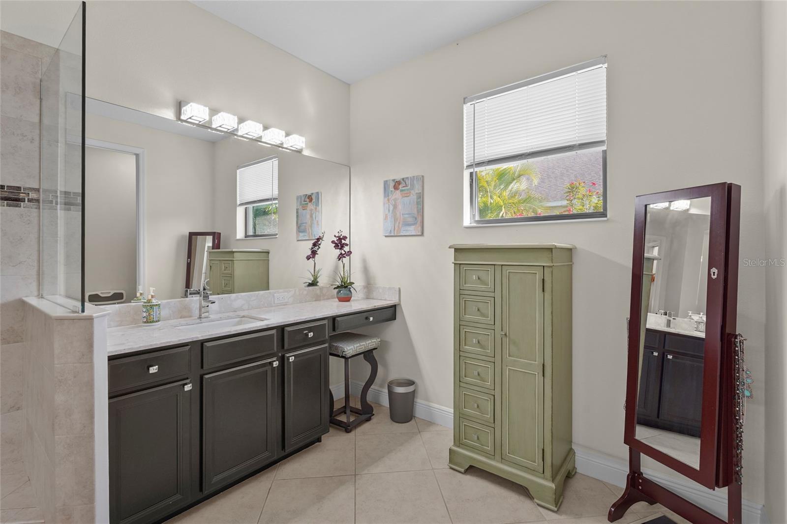 Image 35 of 82 For 609 Rosemary Circle