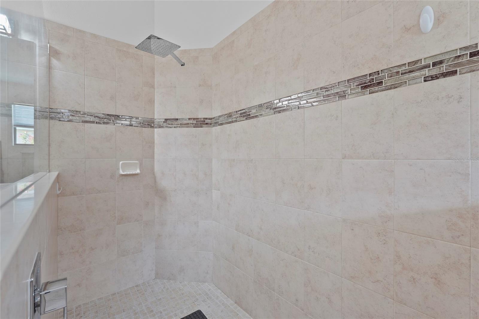 Image 36 of 82 For 609 Rosemary Circle