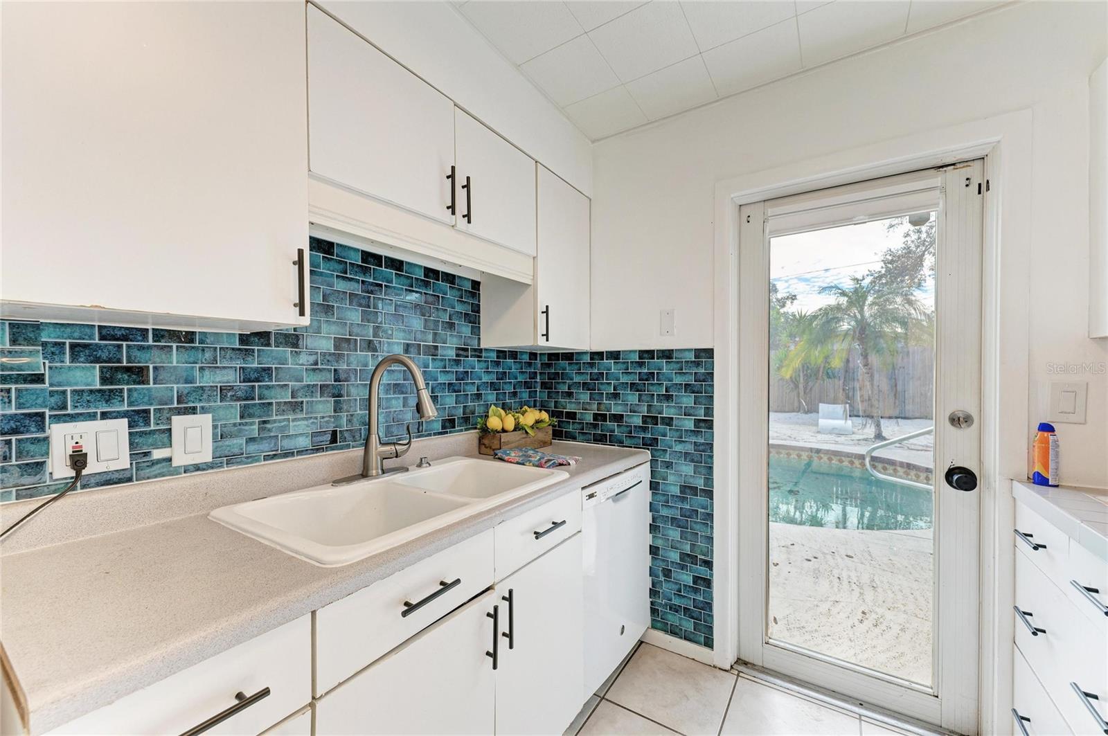 Image 15 of 37 For 3307 20th Avenue W