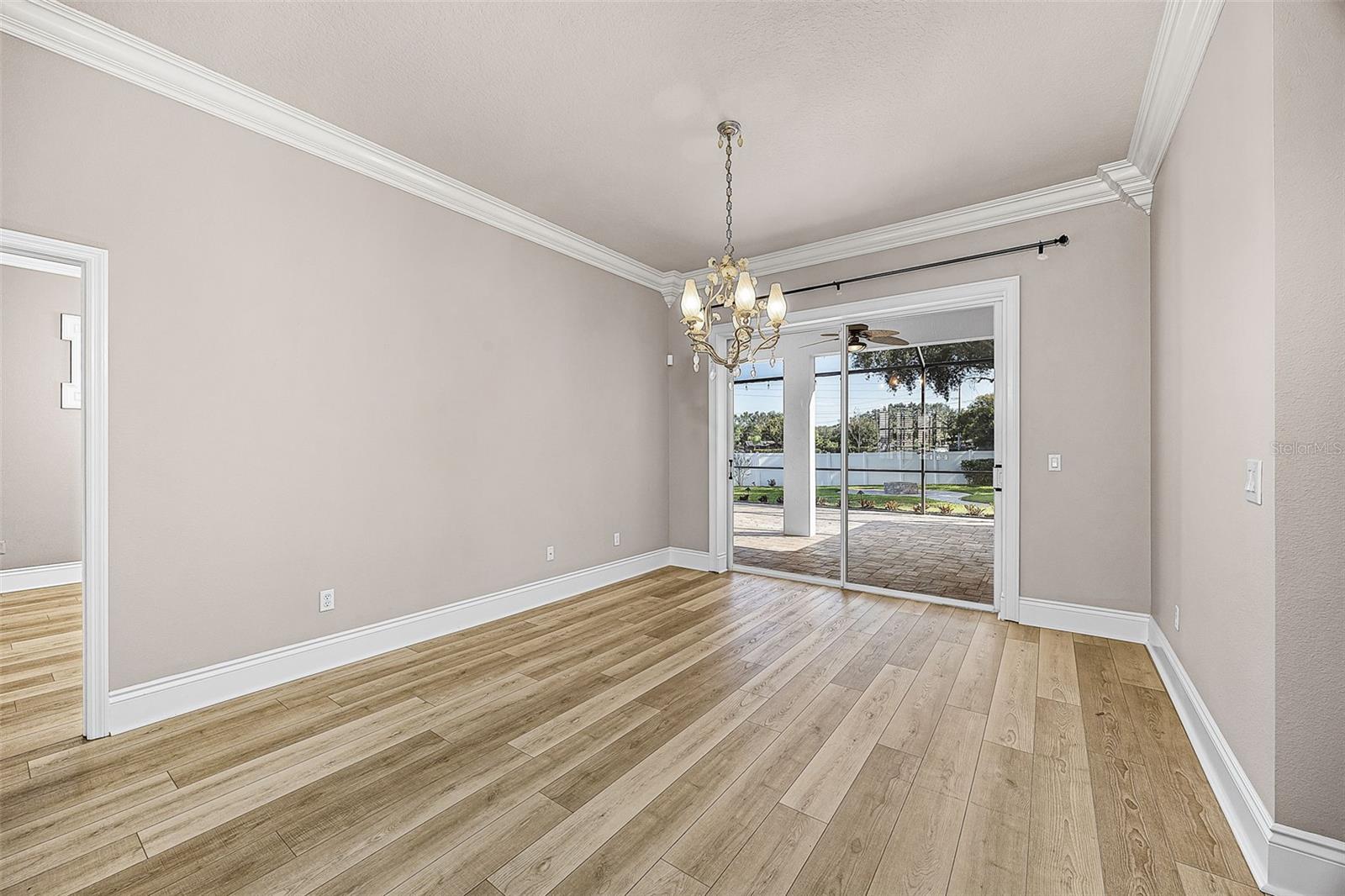 Listing photo id 8 for 2808 Duncan Tree Circle