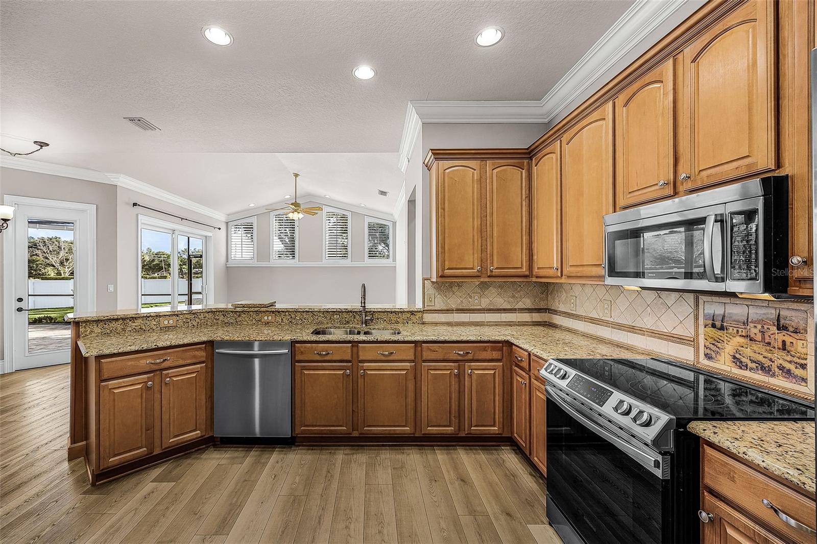 Listing photo id 13 for 2808 Duncan Tree Circle