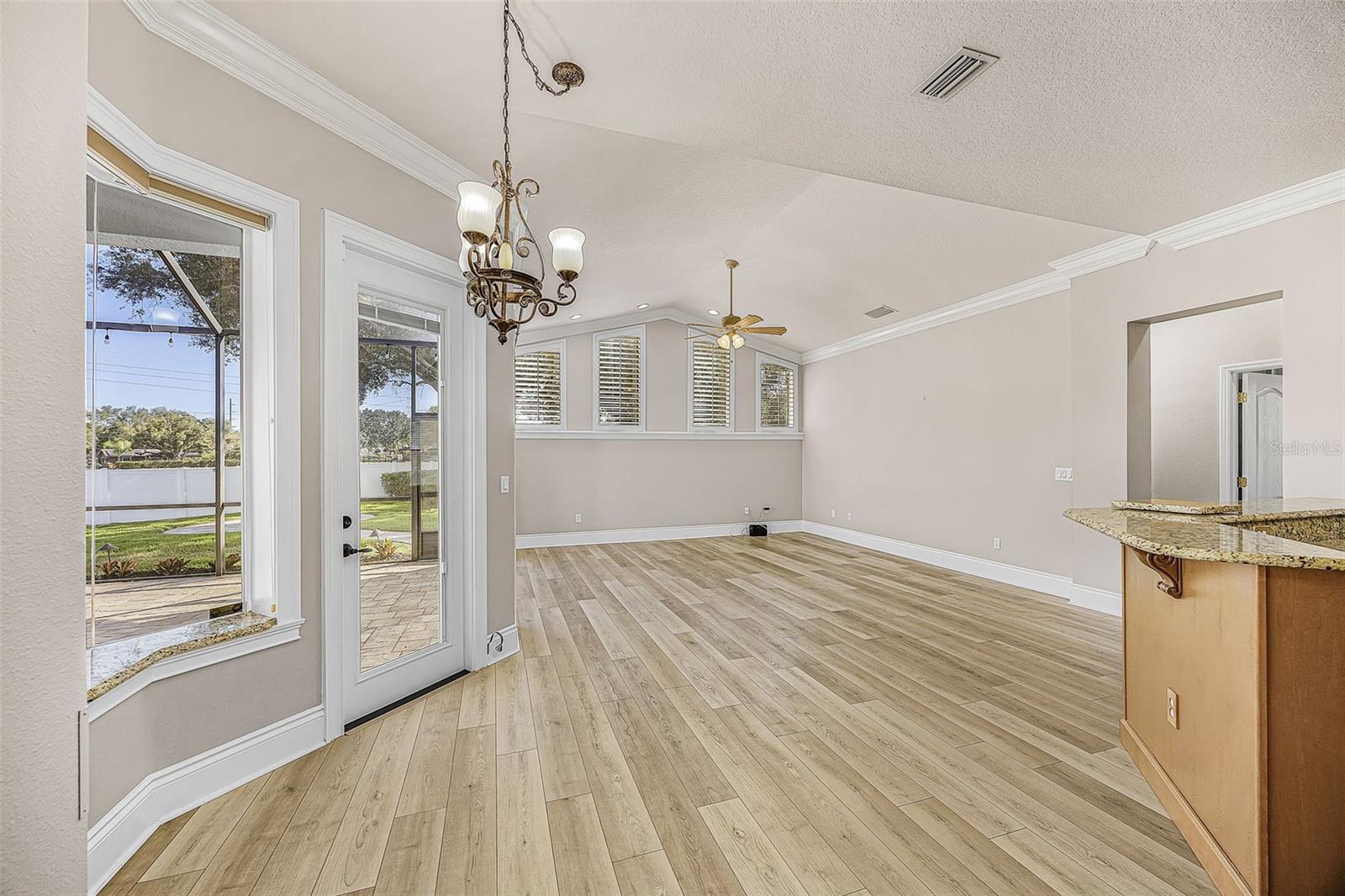 Listing photo id 17 for 2808 Duncan Tree Circle