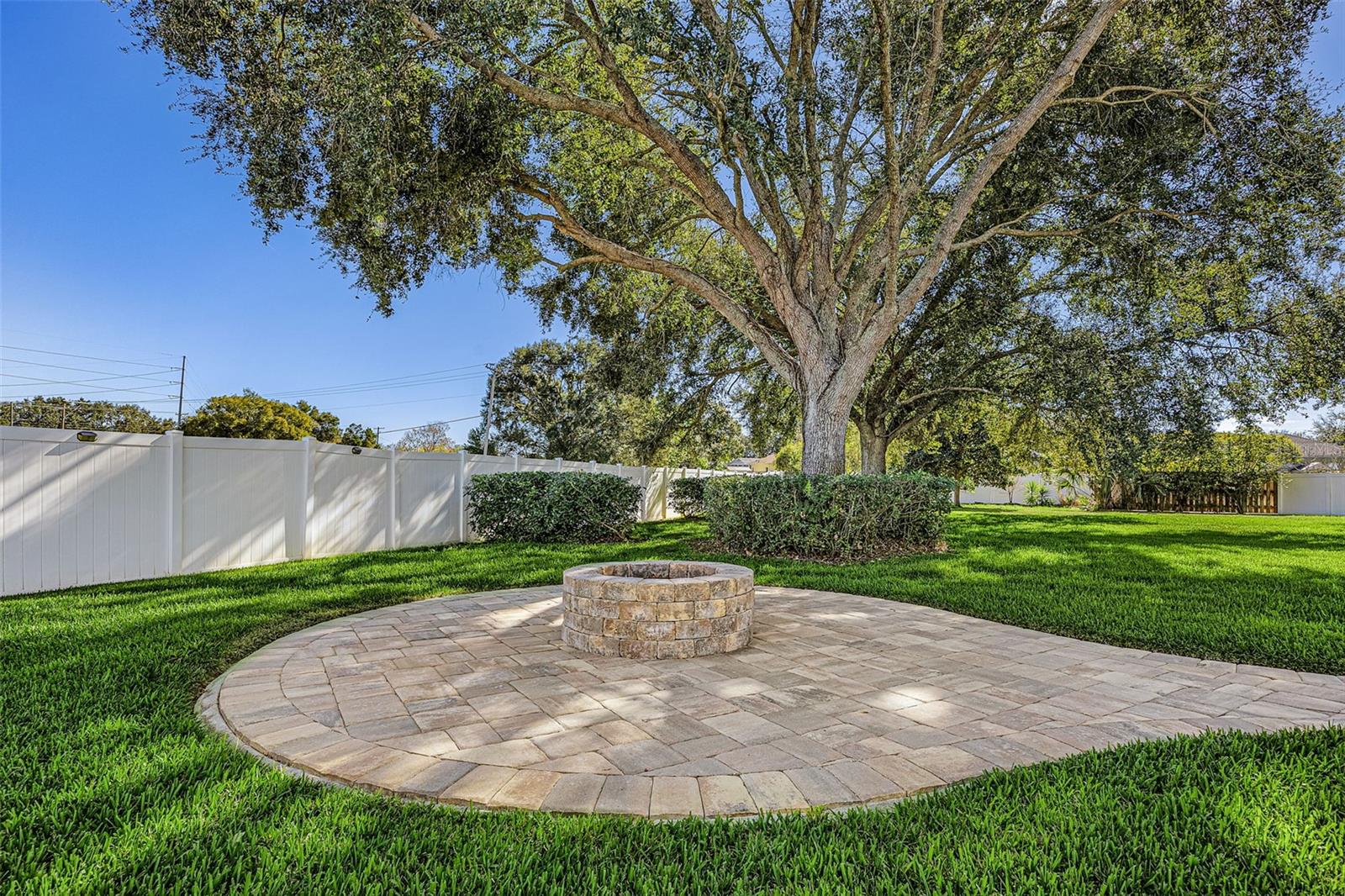 Listing photo id 41 for 2808 Duncan Tree Circle