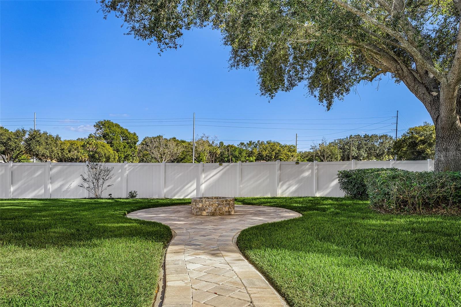 Listing photo id 43 for 2808 Duncan Tree Circle