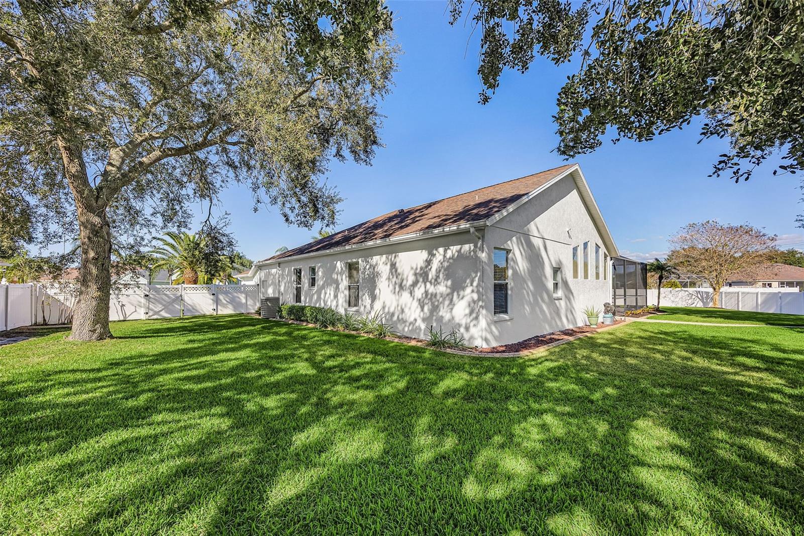 Listing photo id 45 for 2808 Duncan Tree Circle