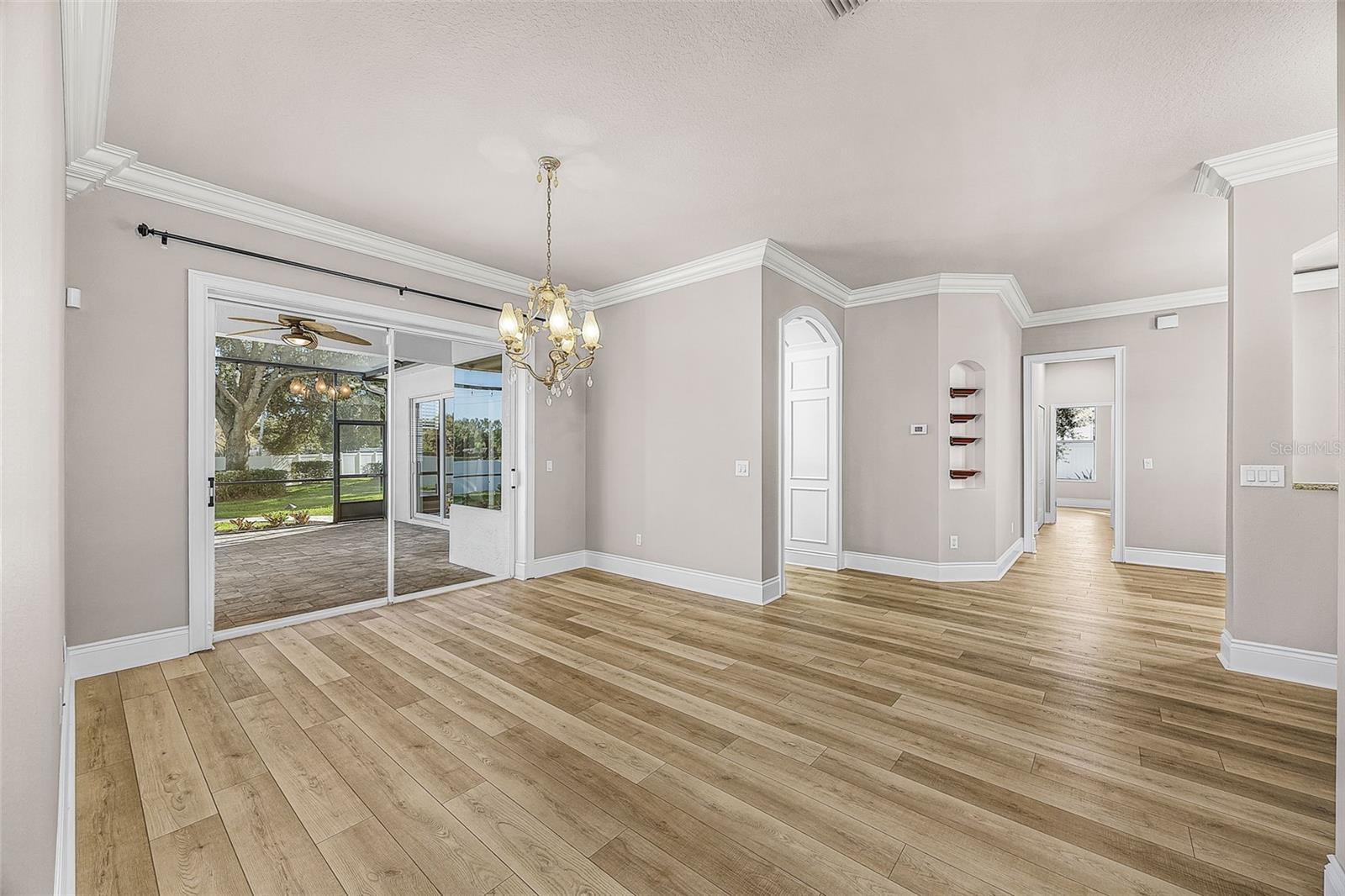 Listing photo id 4 for 2808 Duncan Tree Circle