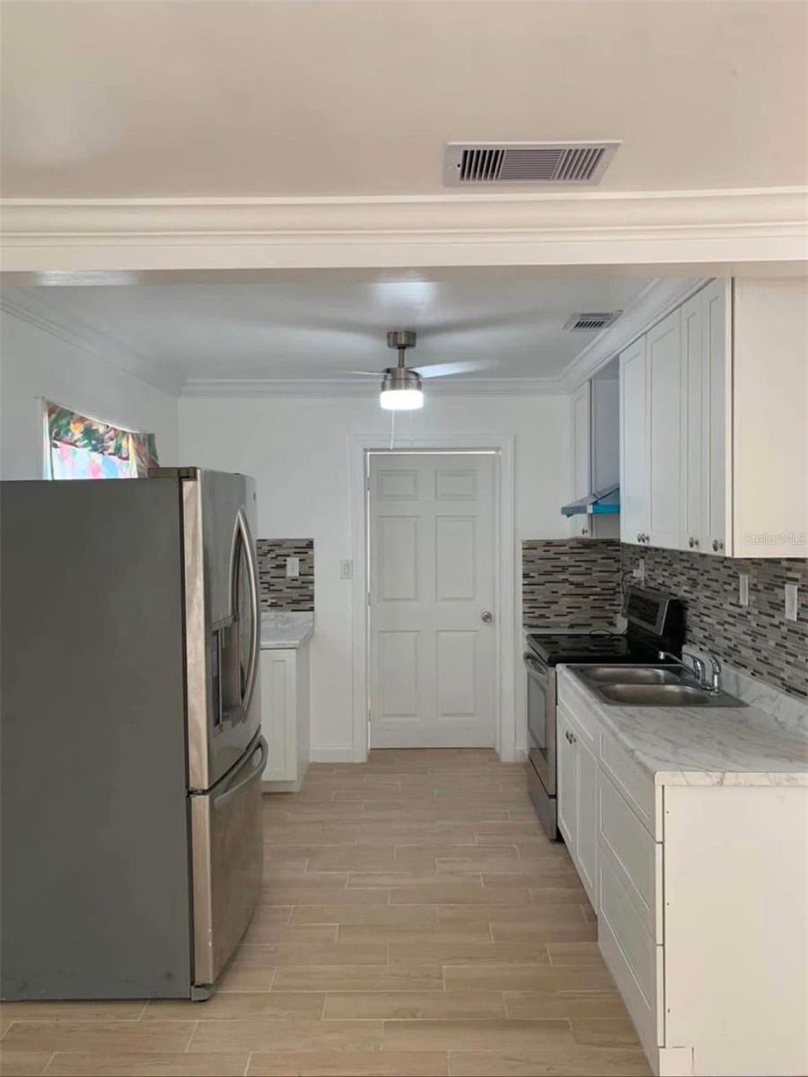 Image 6 of 16 For 3925 Mesa Avenue