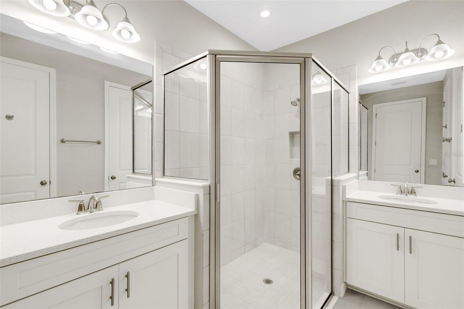 Image 20 of 65 For 5579 Summit Glen