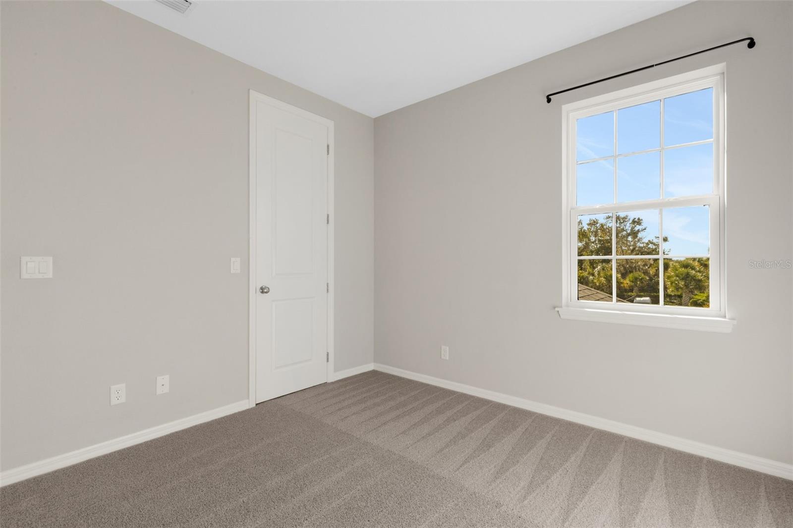 Image 42 of 65 For 5579 Summit Glen