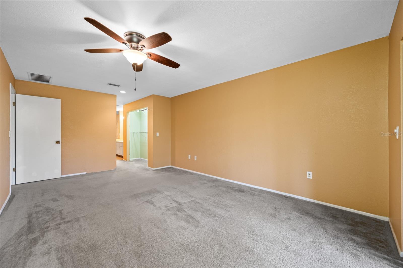 Image 43 of 70 For 140 Michaels Circle