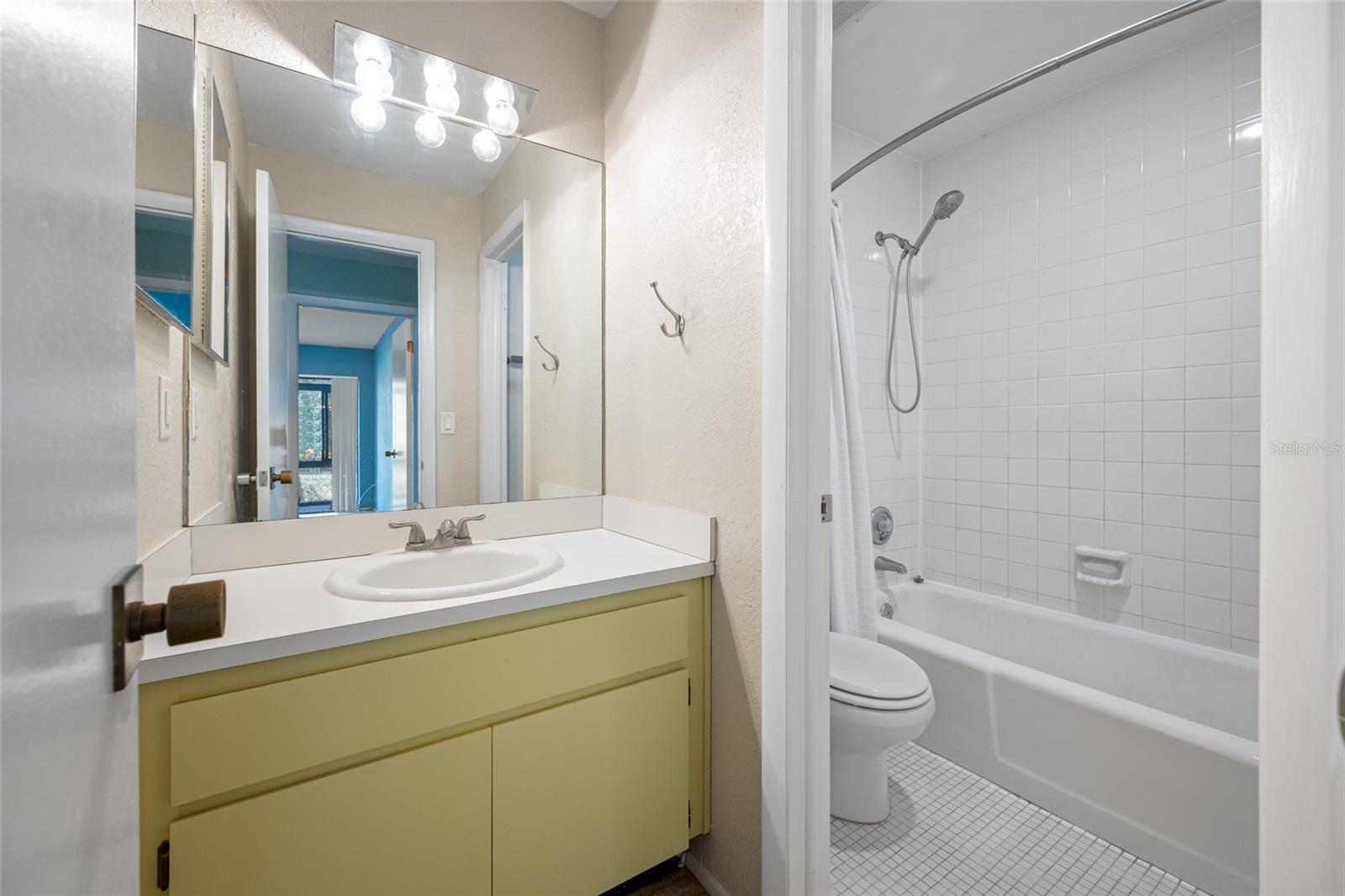 Image 51 of 70 For 140 Michaels Circle